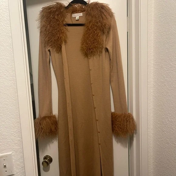 Vionni Tan Cardigan with genuine Mongolian Fur (detachable fur) - Picture 3 of 8